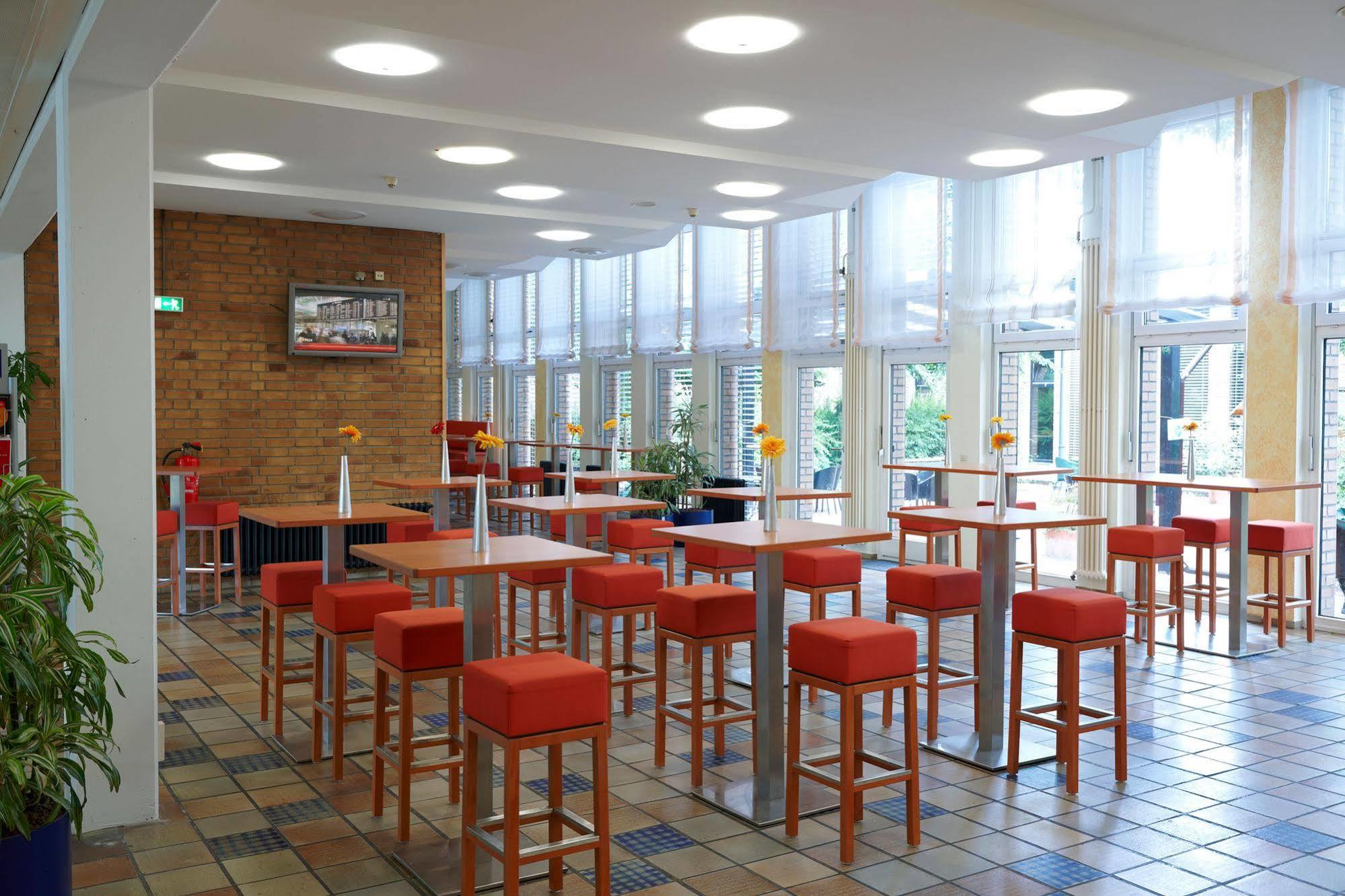 Commundo Tagungshotel Neuss Exterior foto