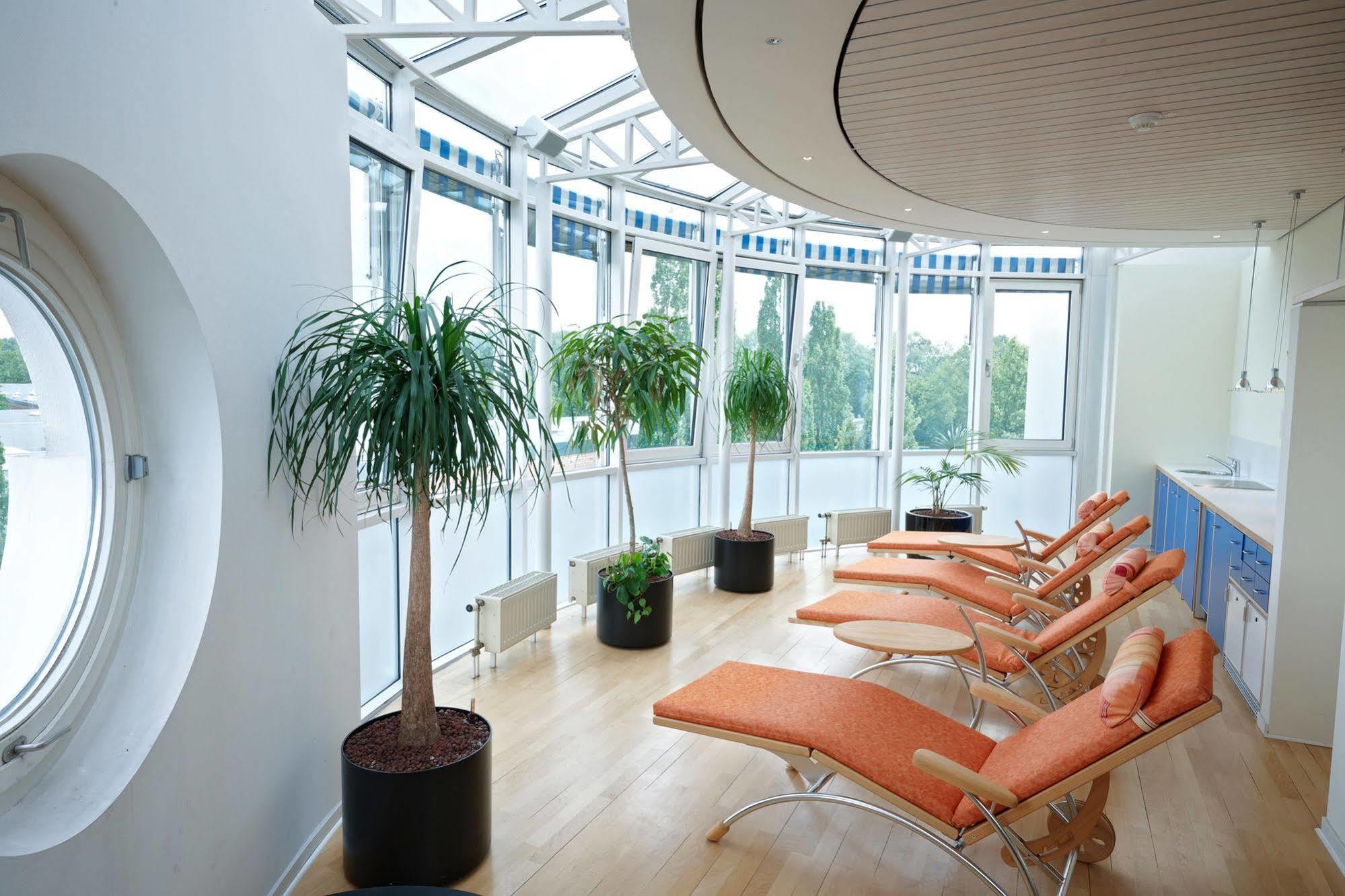 Commundo Tagungshotel Neuss Exterior foto